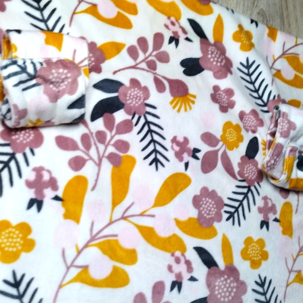 Baby car seat cover blanket and also comes with two car seat strap cushions that